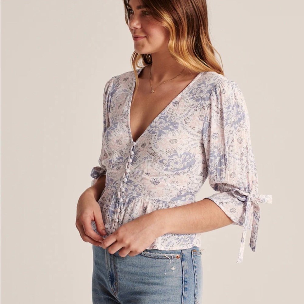 A&F | Tie-Sleeve Peasant Top